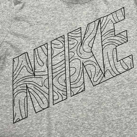 The Nike Tee Dri-Fit Size Large - Picture 3 of 9